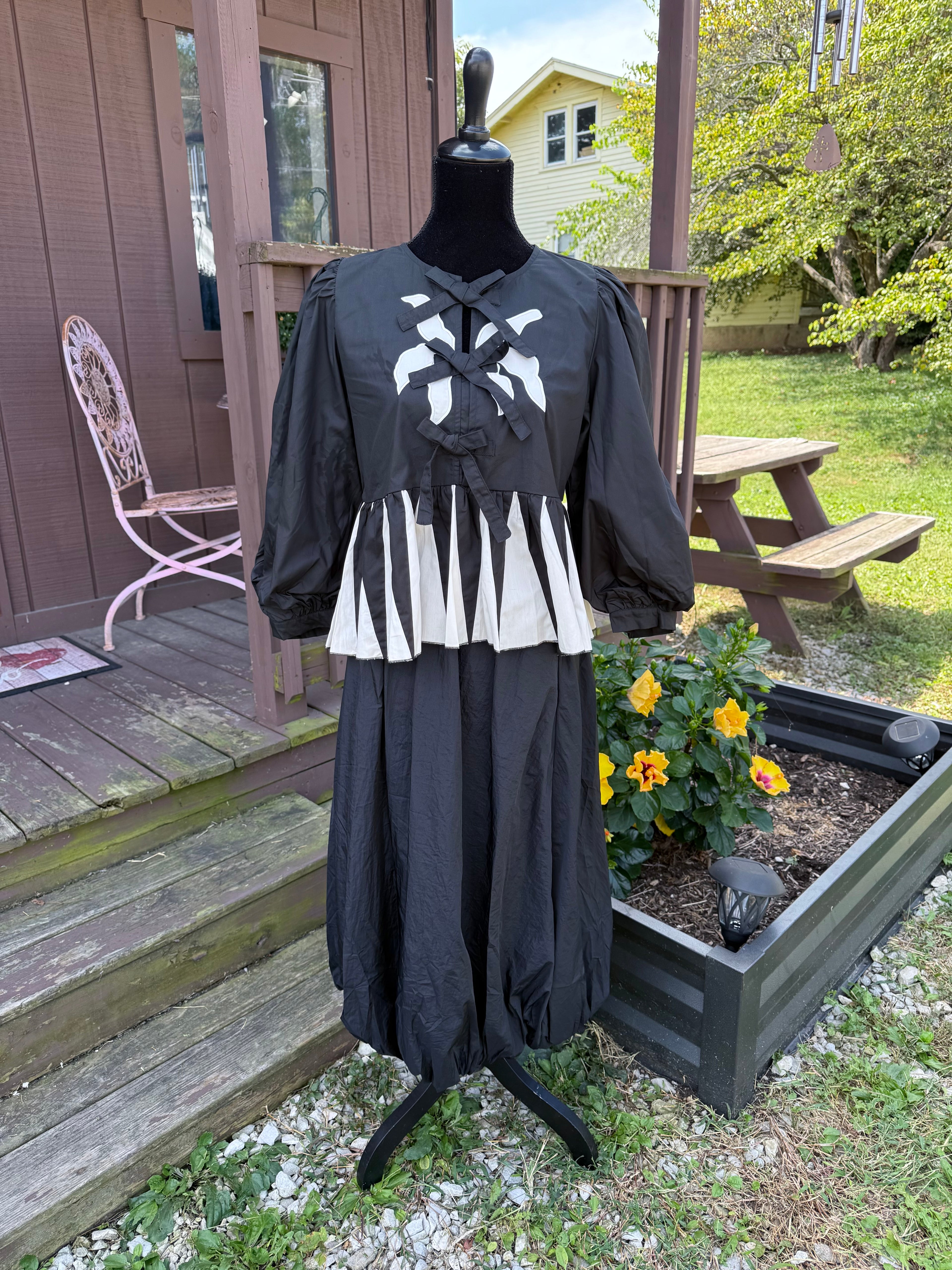 Glorious Peplum Top - Black/Cream