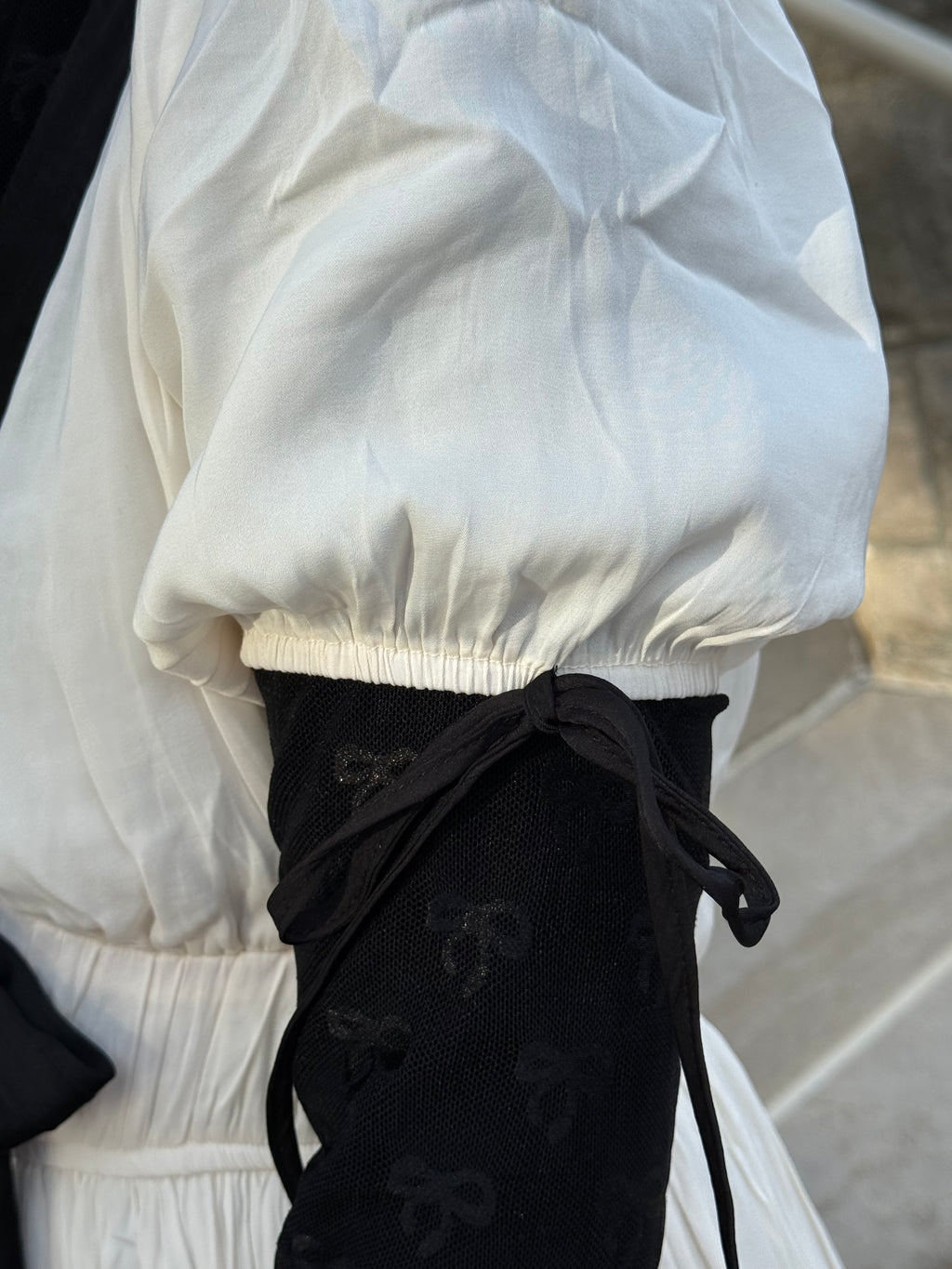 Contrast BOW CHARMEUSE PUFF SLEEVE DRESS