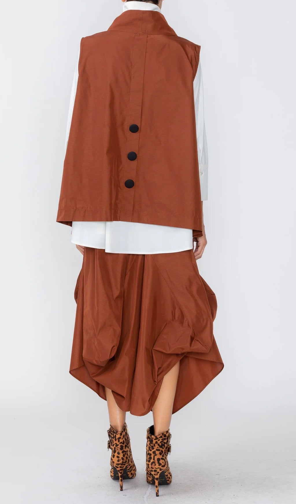 IC Collection-FRONT PATCH POCKET ASYMMETRICAL SKIRT