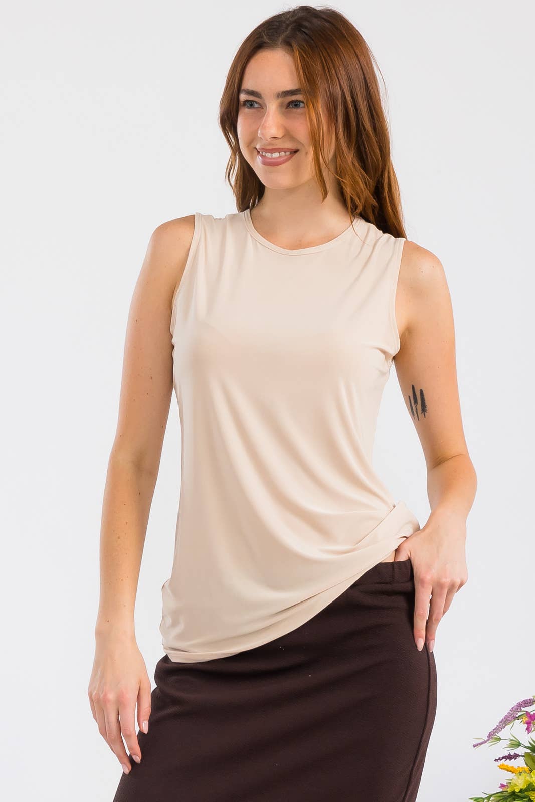 MODEST LAYERING SLEEVELESS TOP