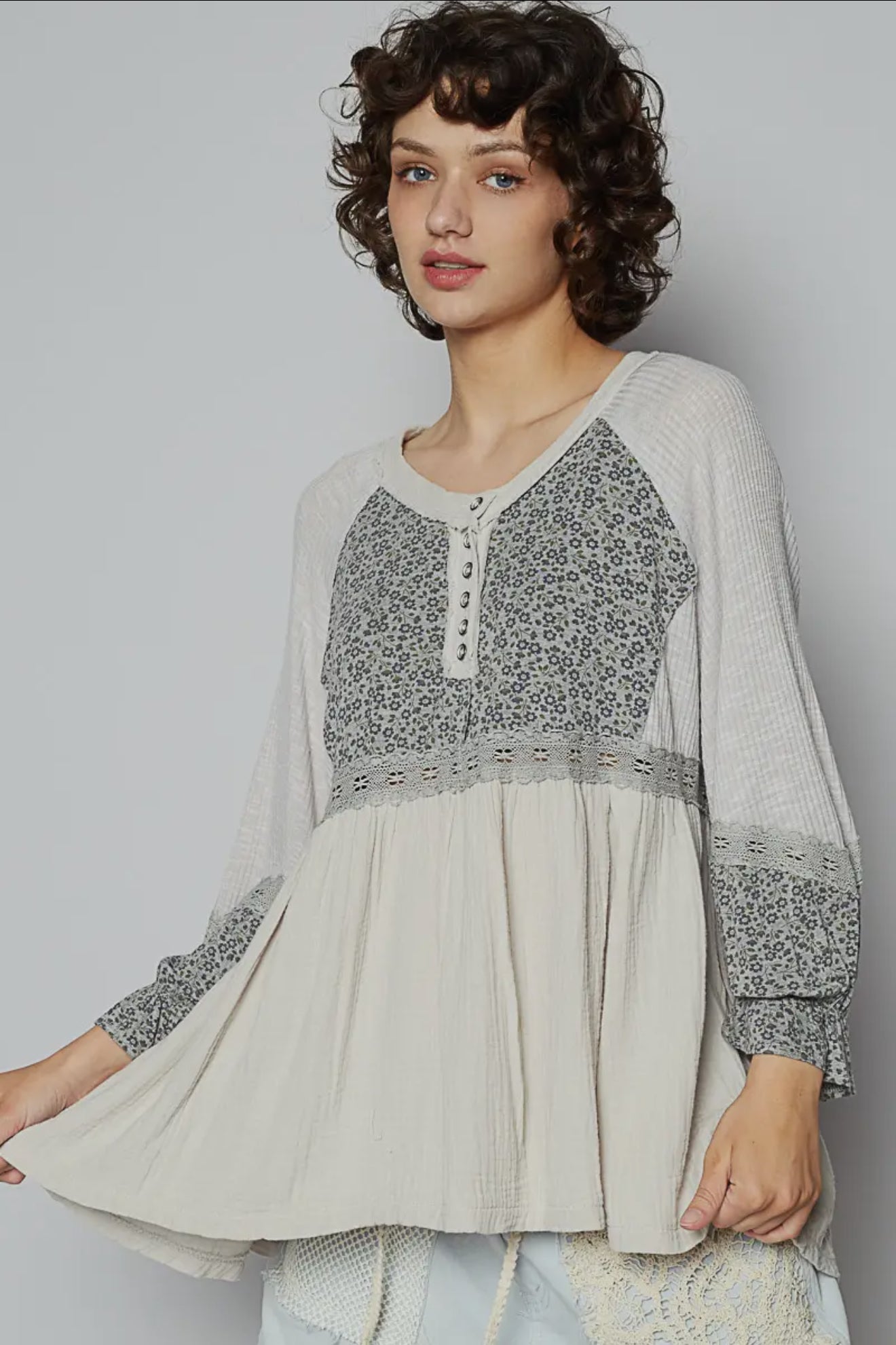 Round Neck Contrast Double Gauze Woven Top