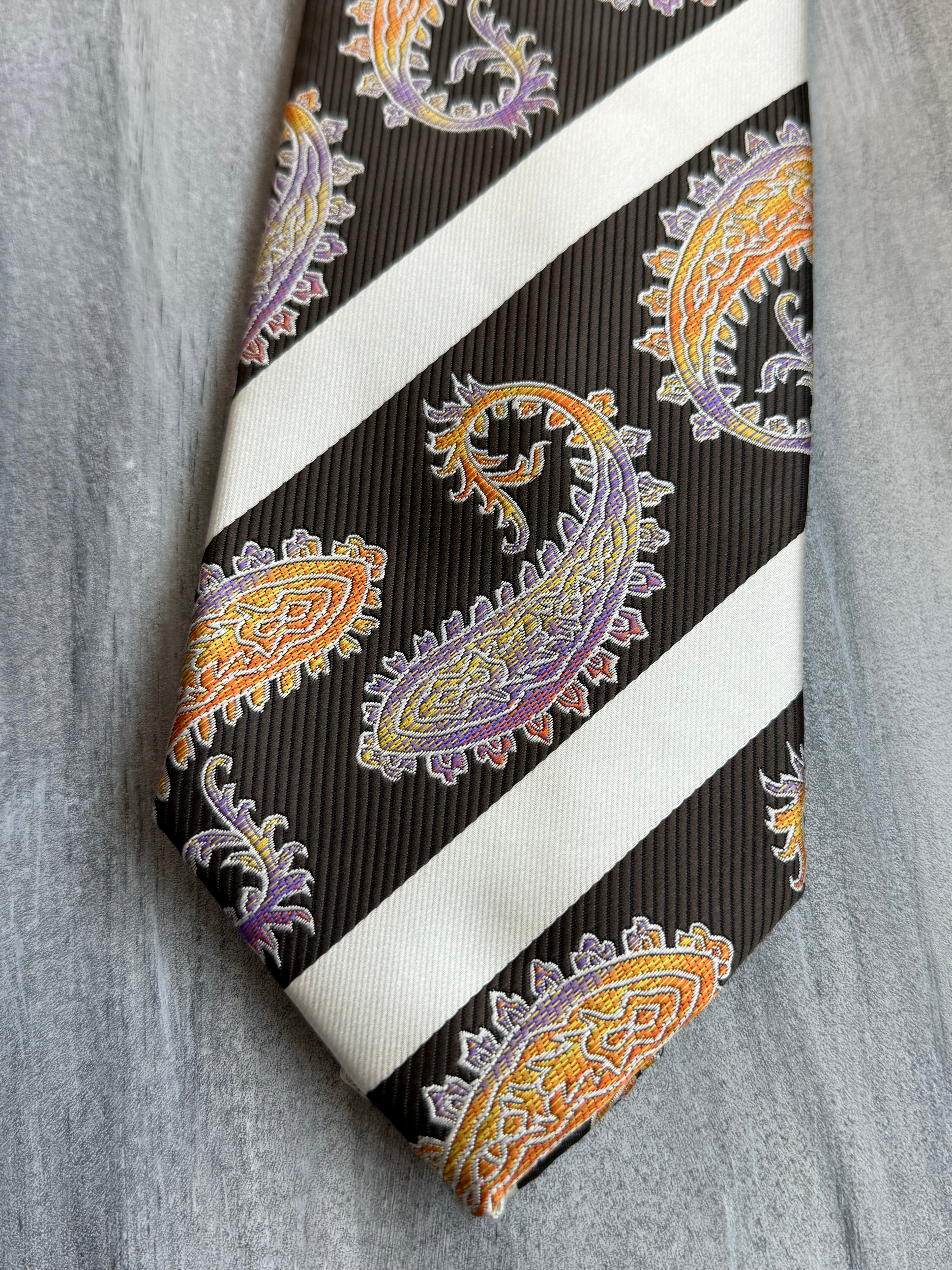DT122 - Brown