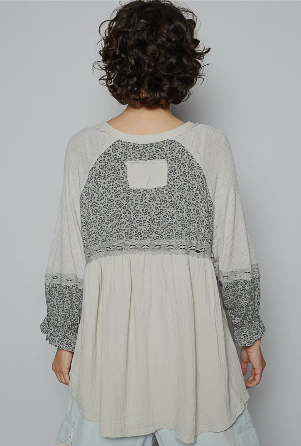 Round Neck Contrast Double Gauze Woven Top