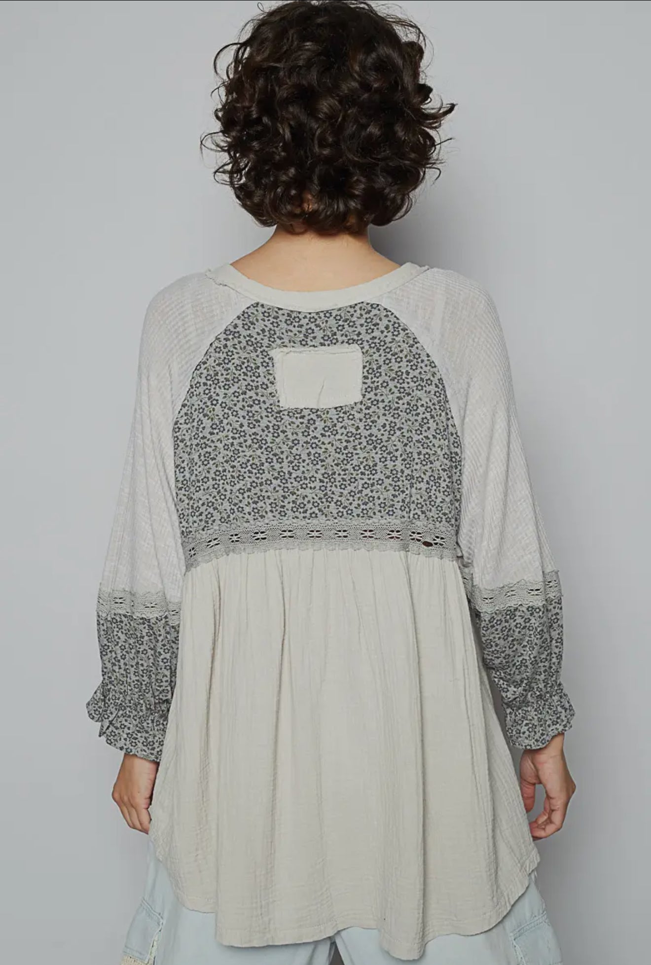 Round Neck Contrast Double Gauze Woven Top