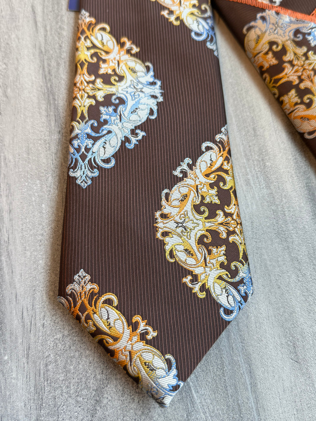 DT33 - Brown