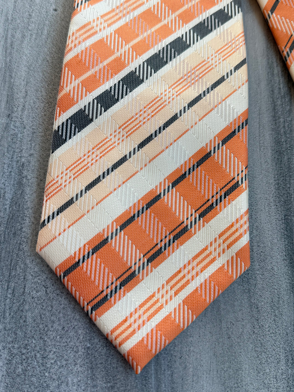 FVO3 Tie - Orange
