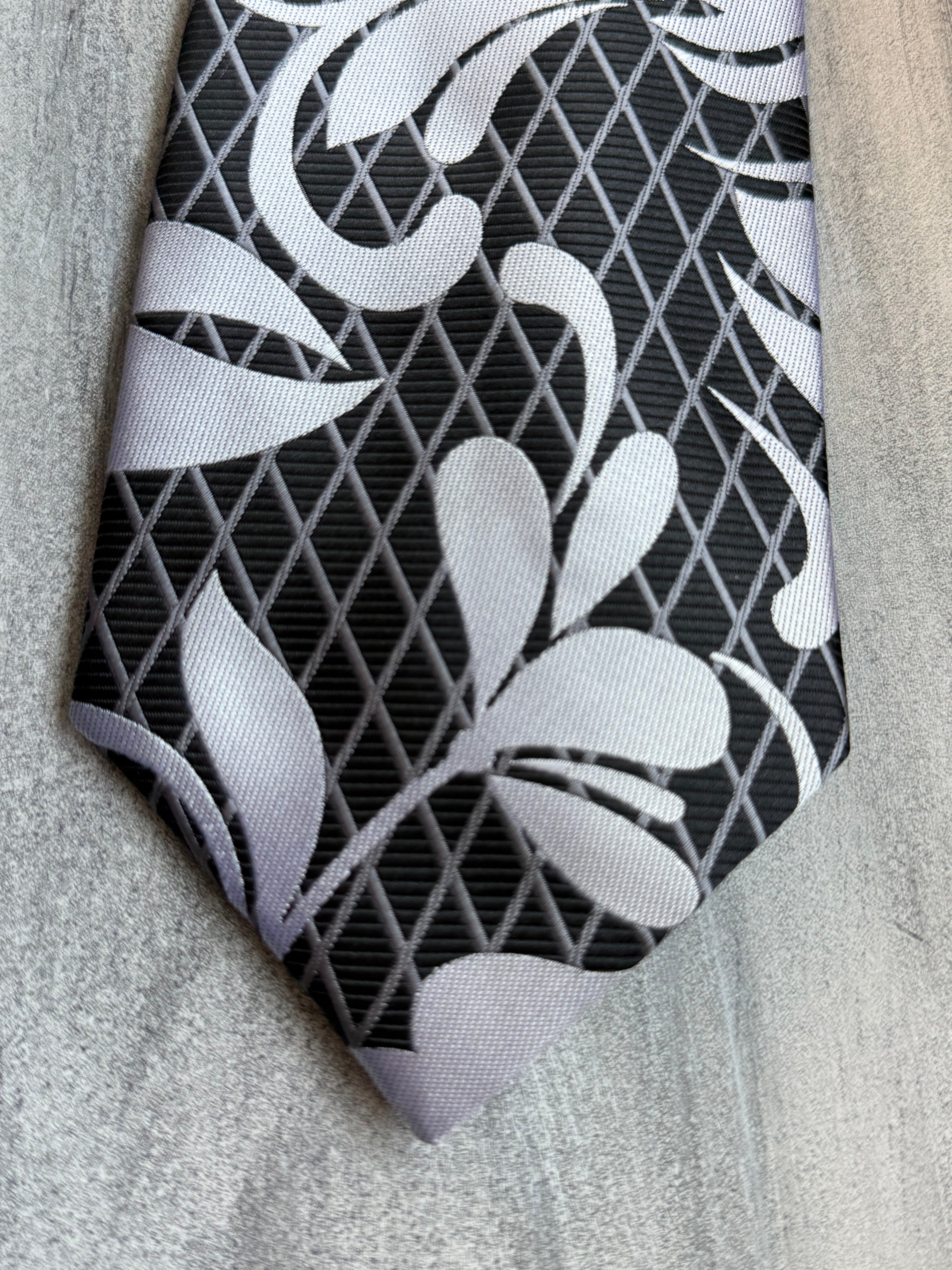DT31 - Black
