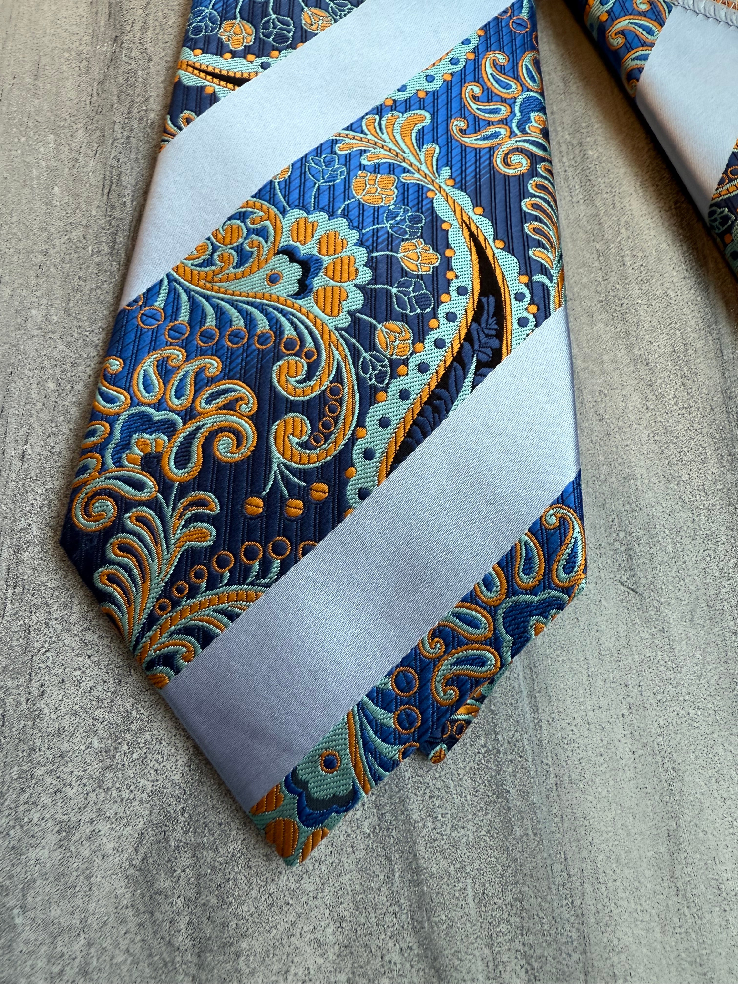 DT32 - Blue
