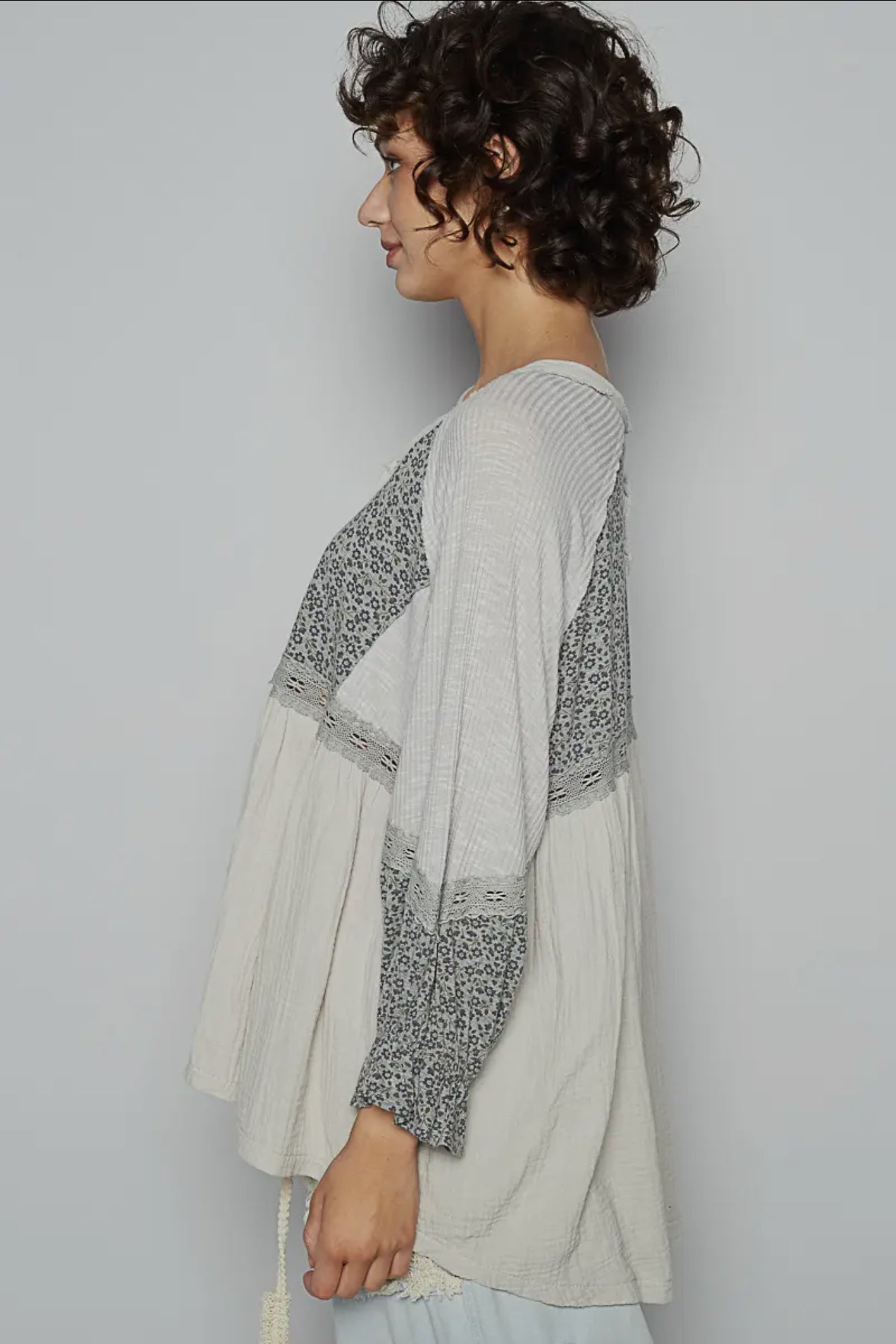 Round Neck Contrast Double Gauze Woven Top