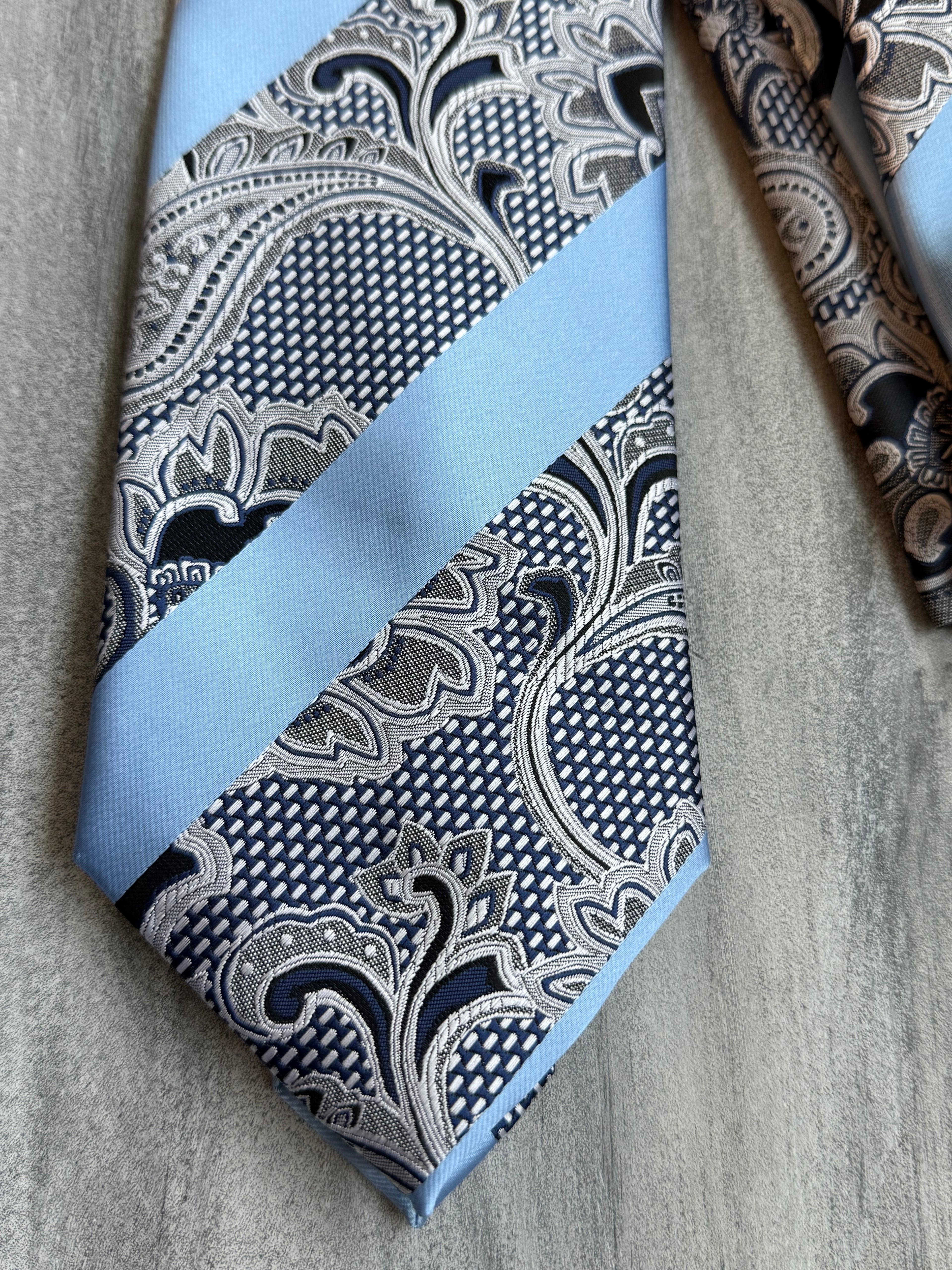 DT30 - Light Blue