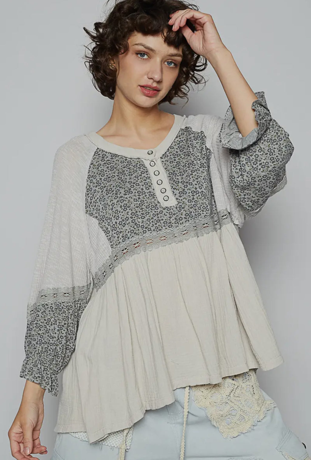 Round Neck Contrast Double Gauze Woven Top