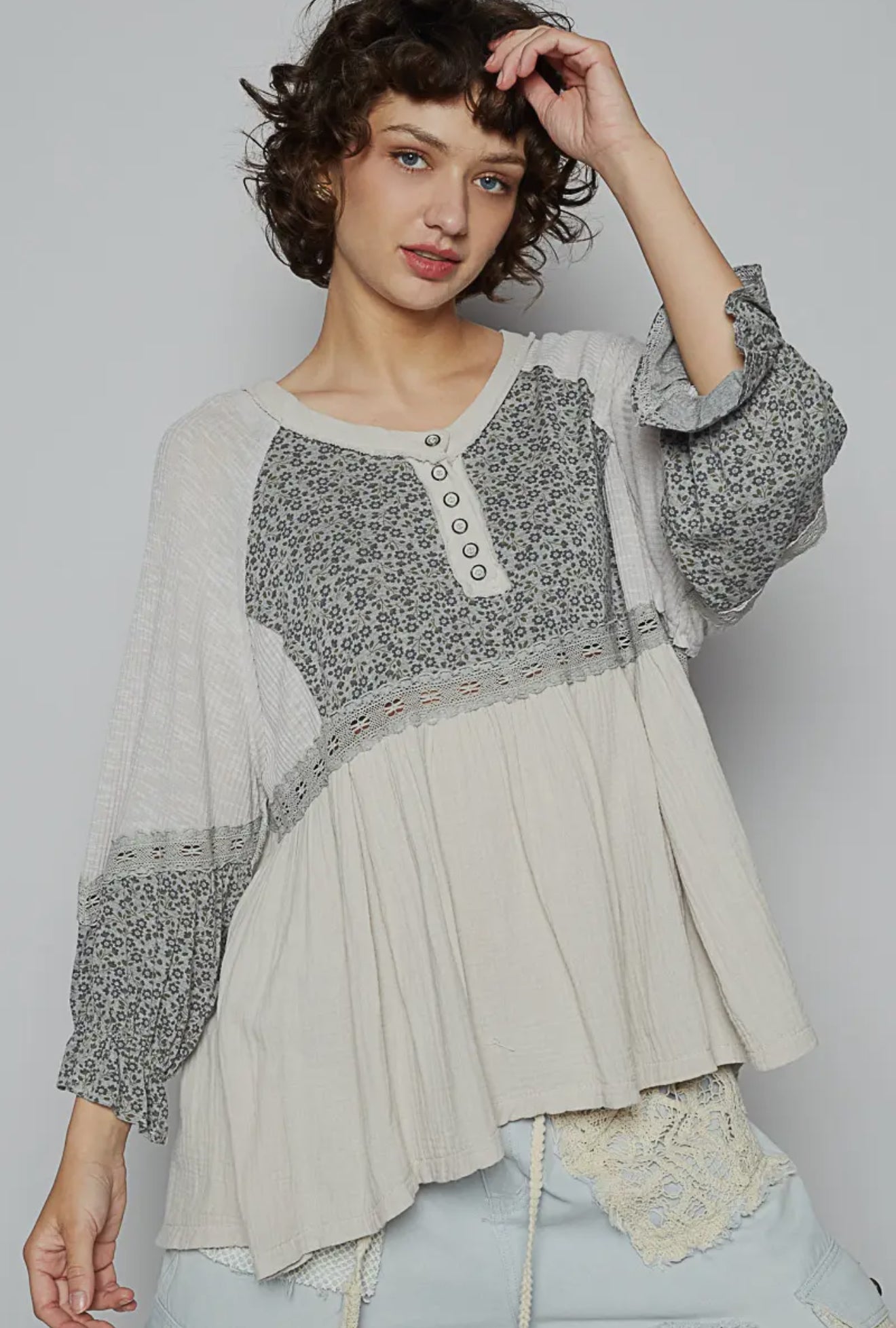 Round Neck Contrast Double Gauze Woven Top