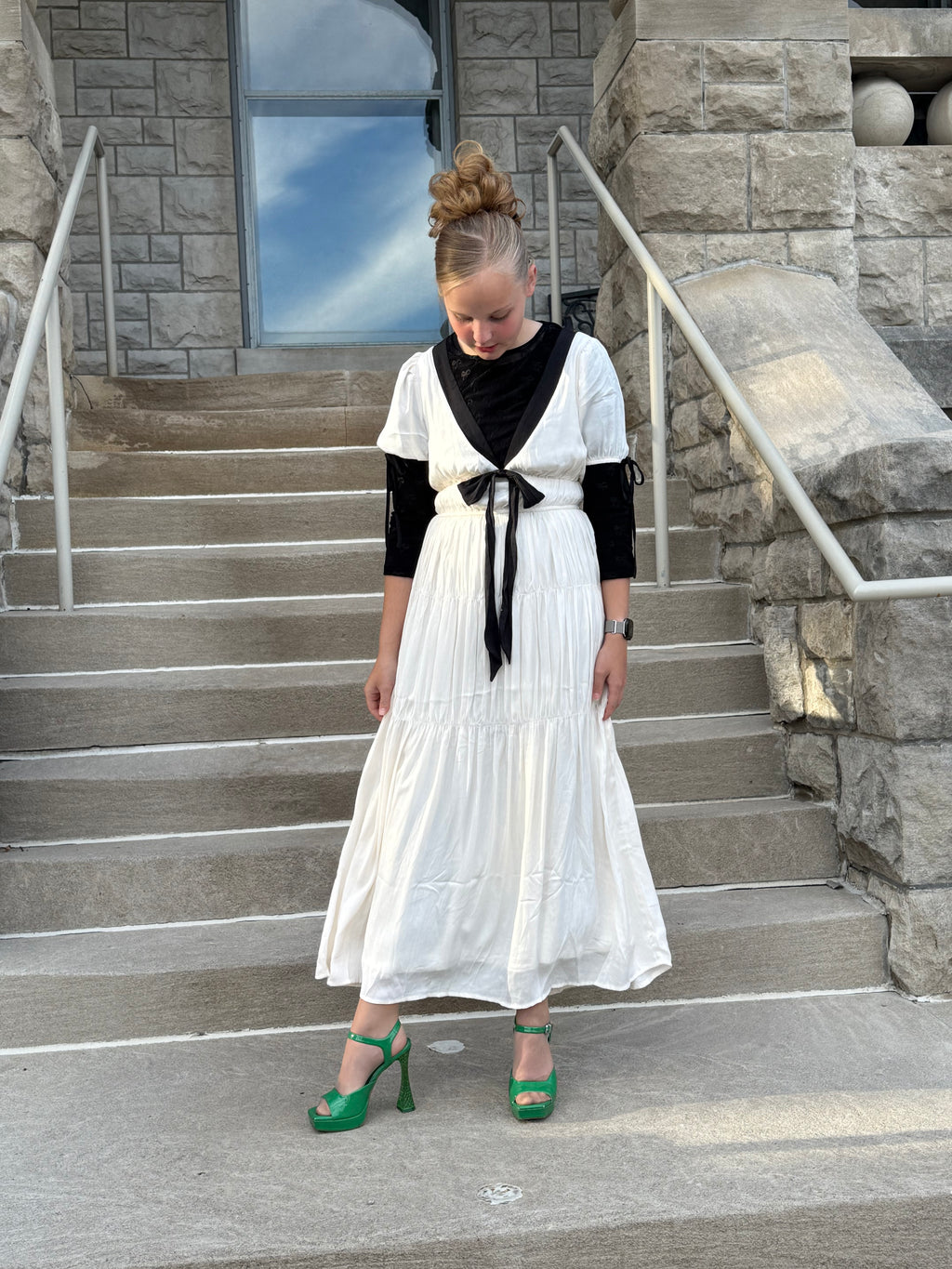 Contrast BOW CHARMEUSE PUFF SLEEVE DRESS