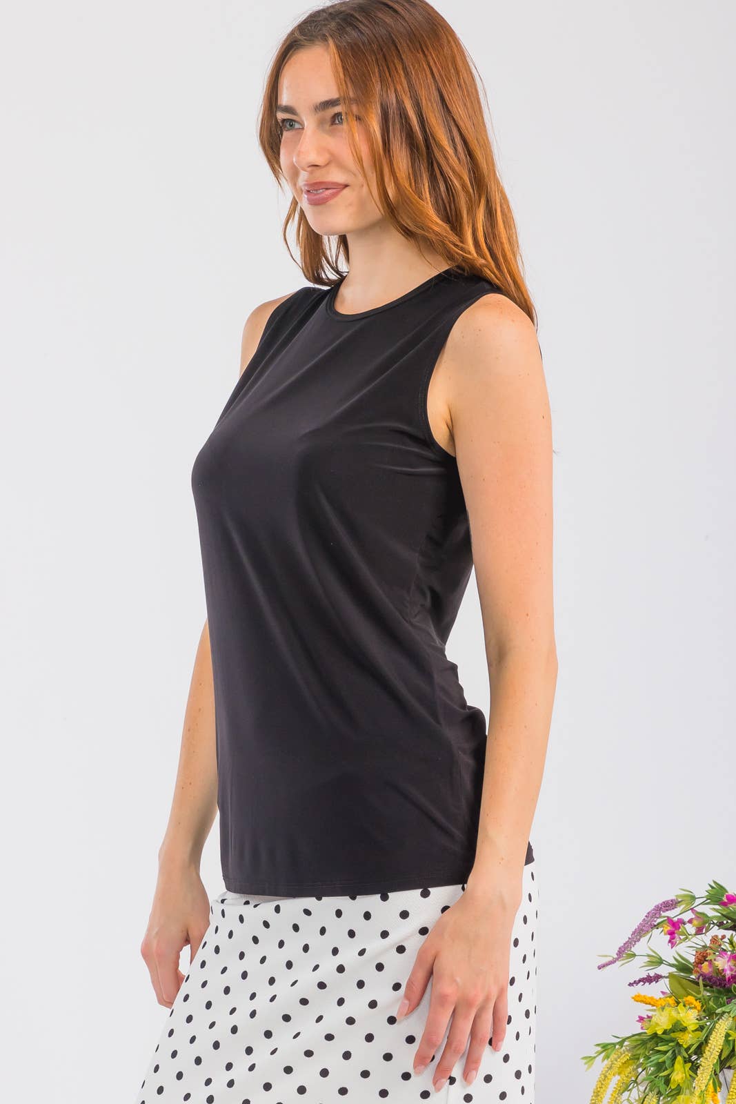 MODEST LAYERING SLEEVELESS TOP